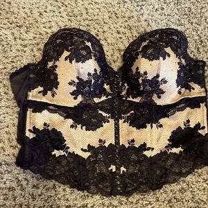 Victoria’s Secret corset lace black 36D